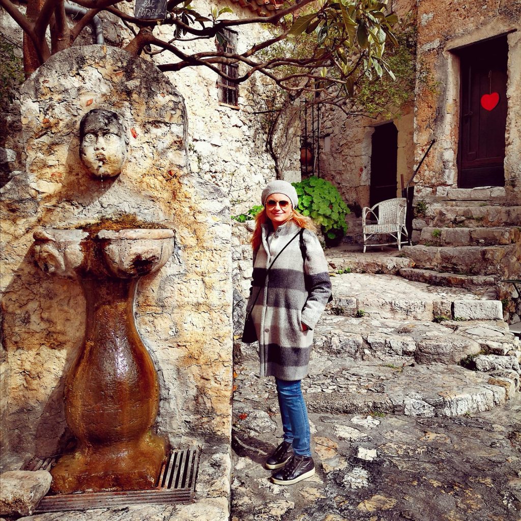 fontana antica nel borgo di Eze