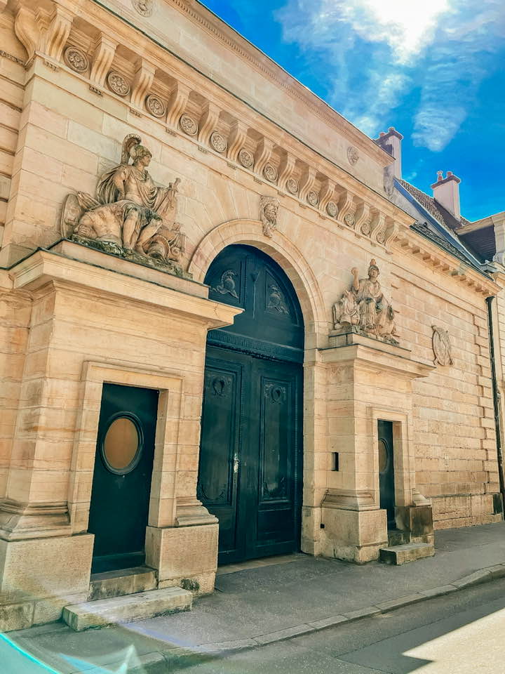 hotel du commandant militaire dijon